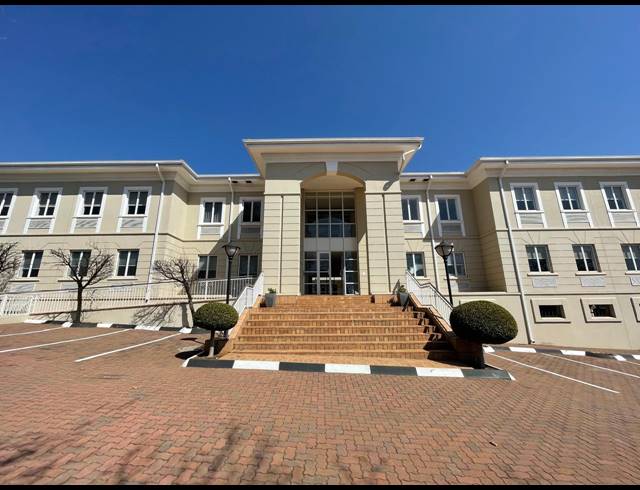 2,415M² OFFICE TO LET IN BRYANSTON